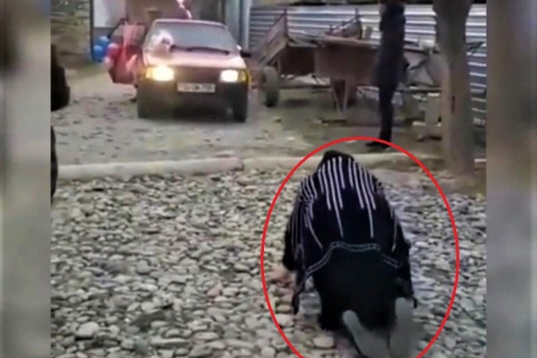Azərbaycanda 18 il sonra doğulan nəvəsini nənə belə qarşıladı - VİDEO