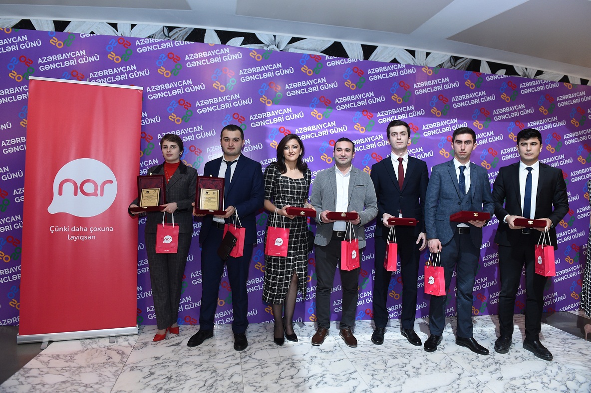 “Nar” ictimai fəallığı ilə seçilmiş gəncləri təbrik etdi 