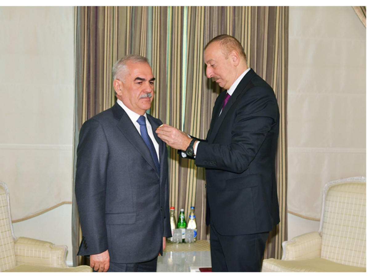 Prezident Vasif Talıbova “Şərəf” ordenini təqdim etdi