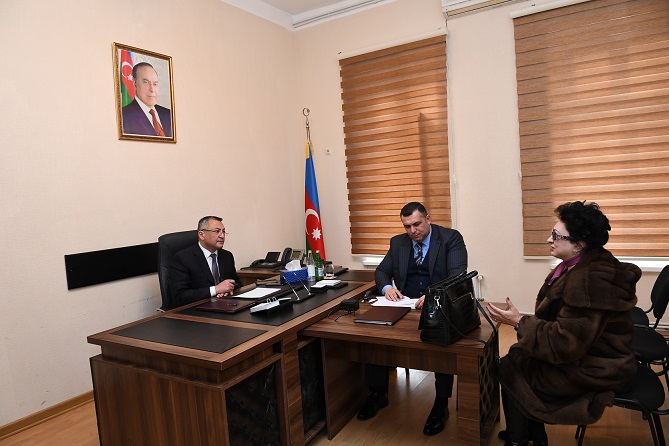 Rövşən Rzayev 40-dan çox məcburi köçkünü qəbul etdi