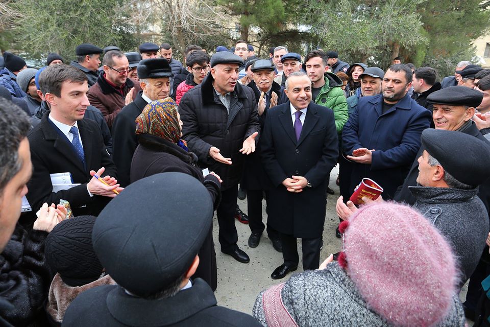 Azay Quliyev 9-cu mikrorayonda izdihamlı görüşlər keçirdi - FOTOLAR