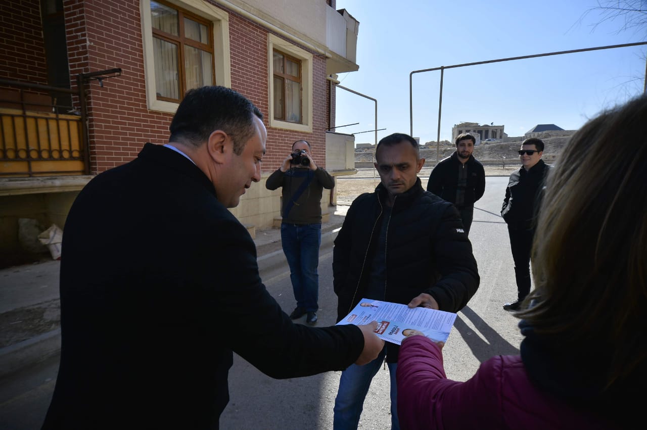 Anar Əsədli Gəncədəki məcburi köçkünləri yaddan çıxarmadı - FOTO