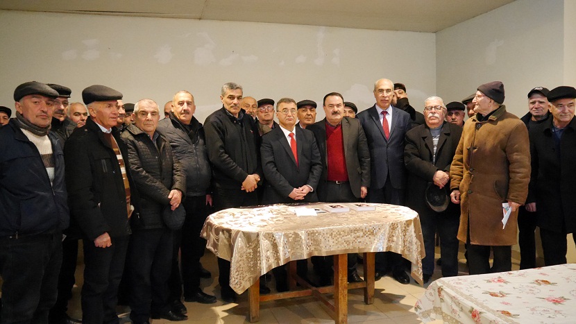 Nəsiman Yaqublu seçicilərinin problemlərini dinləyib - FOTO