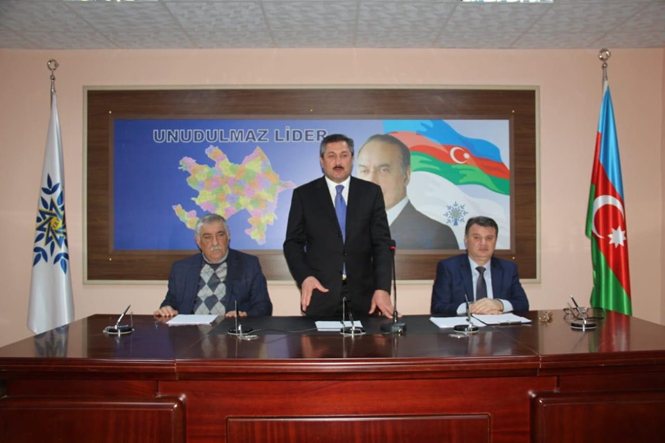 Malik Həsənov gənc seçicilər ilə görüşüb - FOTO