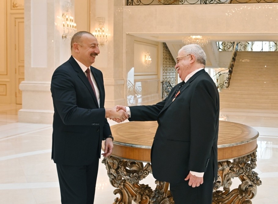 Prezident Mixail Qusmana “Şərəf” ordenini təqdim edib - FOTO