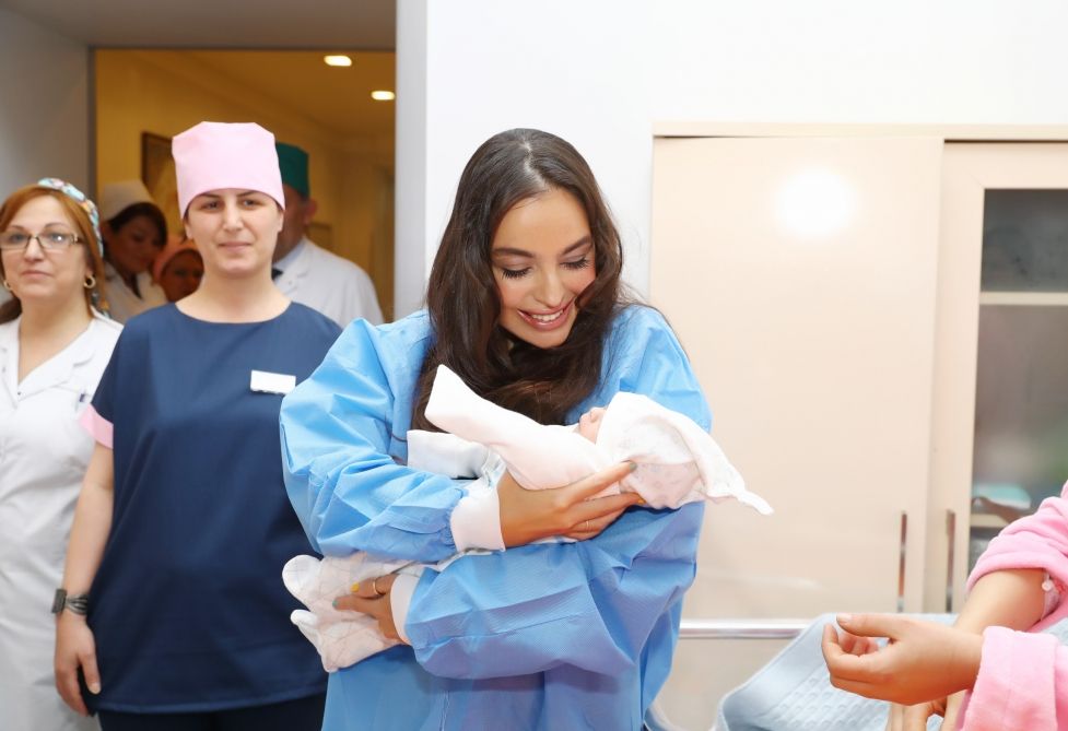 Leyla Əliyeva 3 nömrəli Şəhər Klinik Xəstəxanasının doğum şöbəsində olub - FOTO