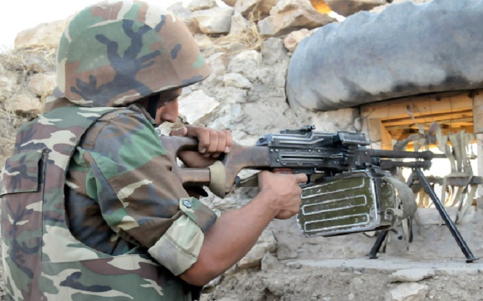 Cəbhədə gərgin gecə - Düşmən kəndlərimizi atəşə tutdu  