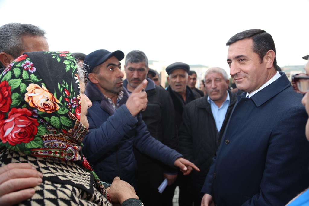 Hakim partiyanın Laçından olan namizədi fəal seçkiqabağı kampaniya ilə diqqət çəkdi