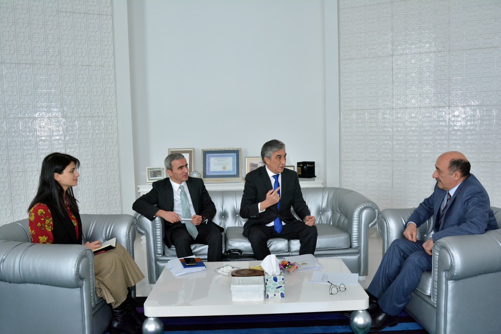 Əbülfəs Qarayev iki ölkənin səfiri ilə görüşdü