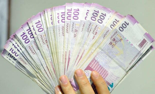 Azərbaycanda neçə nəfər səkkiz min manatdan çox maaş alır? - RƏSMİ