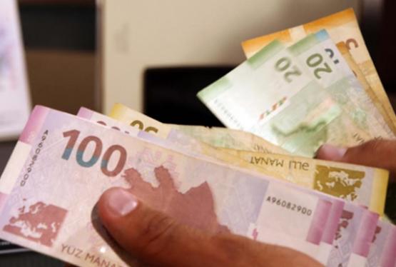 Yanvarda 1 azərbaycanlı 300 manat xərcləyib - RƏSMİ