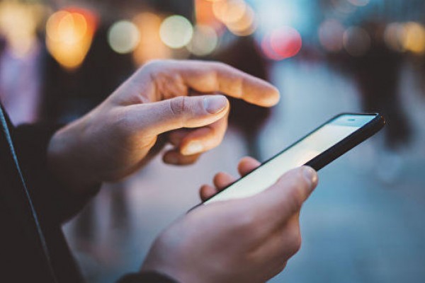 Keçmiş məhkum Bakı sakinini bıçaqla hədələyib telefonunu aldı