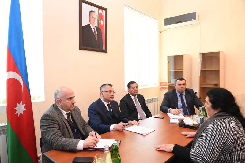 Dövlət Komitəsinin sədri Goranboyda məcburi köçkünləri qəbul edib
