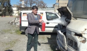 Bakıda iki maşını yandırıb, sonra belə söndürdülər - FOTO