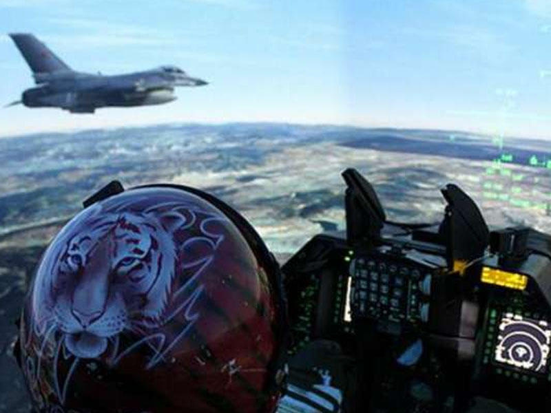 Türk pilot bu addımı ilə gündəm oldu - FOTO