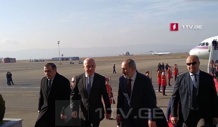 Paşinyan Gürcüstana gedib