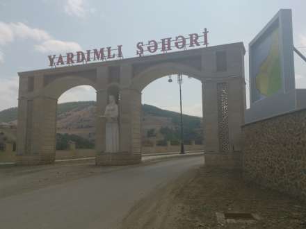 Allah eşqinə, Yardımlıda məzlumların haqqının özlərinə qaytarılmasında yardımçı olun...