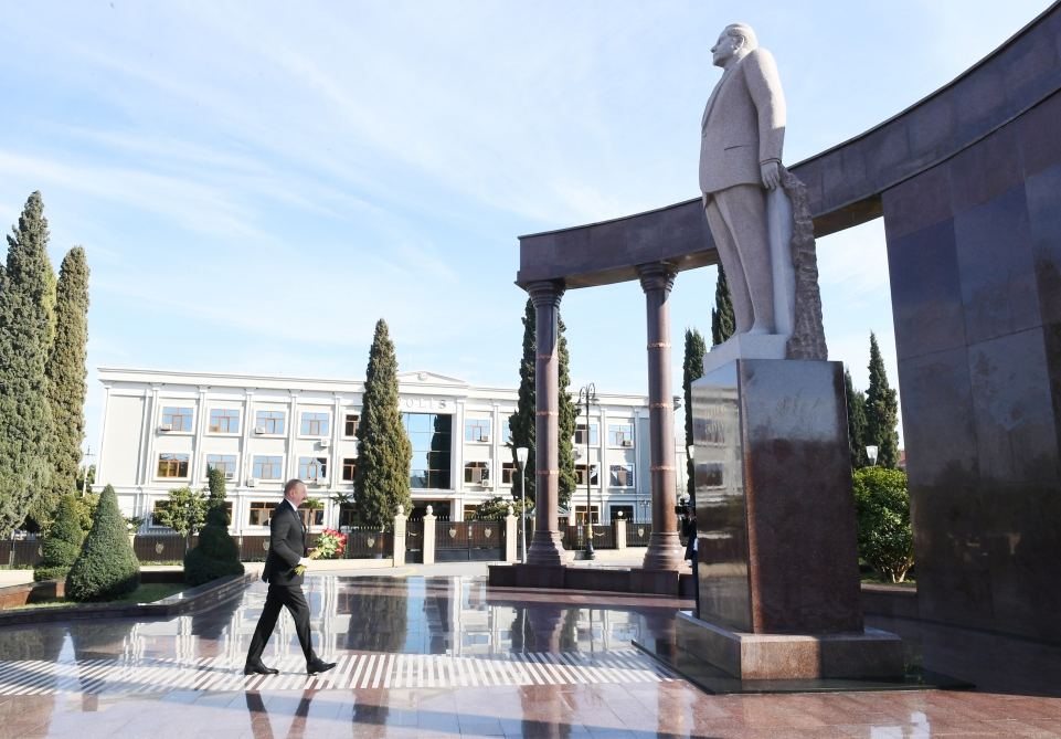Prezident İlham Əliyev Şəmkirə getdi - FOTO