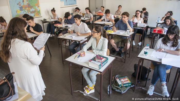 İtaliyada məktəb və universitetlər iki həftəlik bağlanacaq