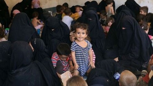 İraq həbsxanasındakı 82 uşaq Bakıya göndərildi