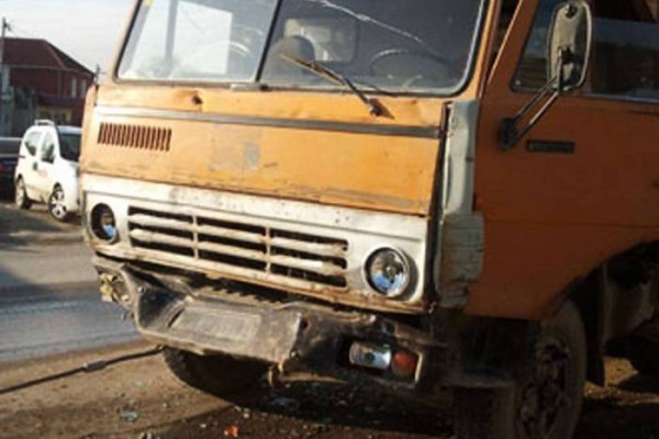 “KamAZ” “Renault”la toqquşdu - 3 nəfər öldü