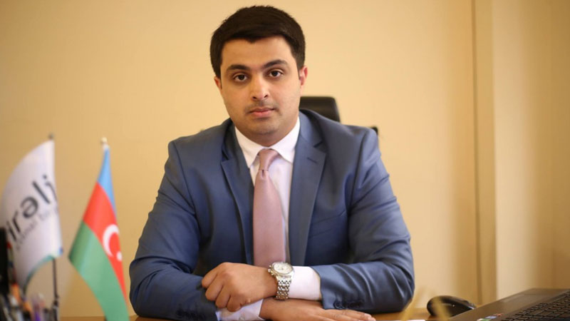 Zeynal Nağdəliyev Mirhəsən Seyidovu kollektivə təqdim etdi