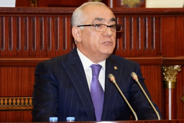 Əli Əsədov yeni nazir həmkarını təbrik etdi