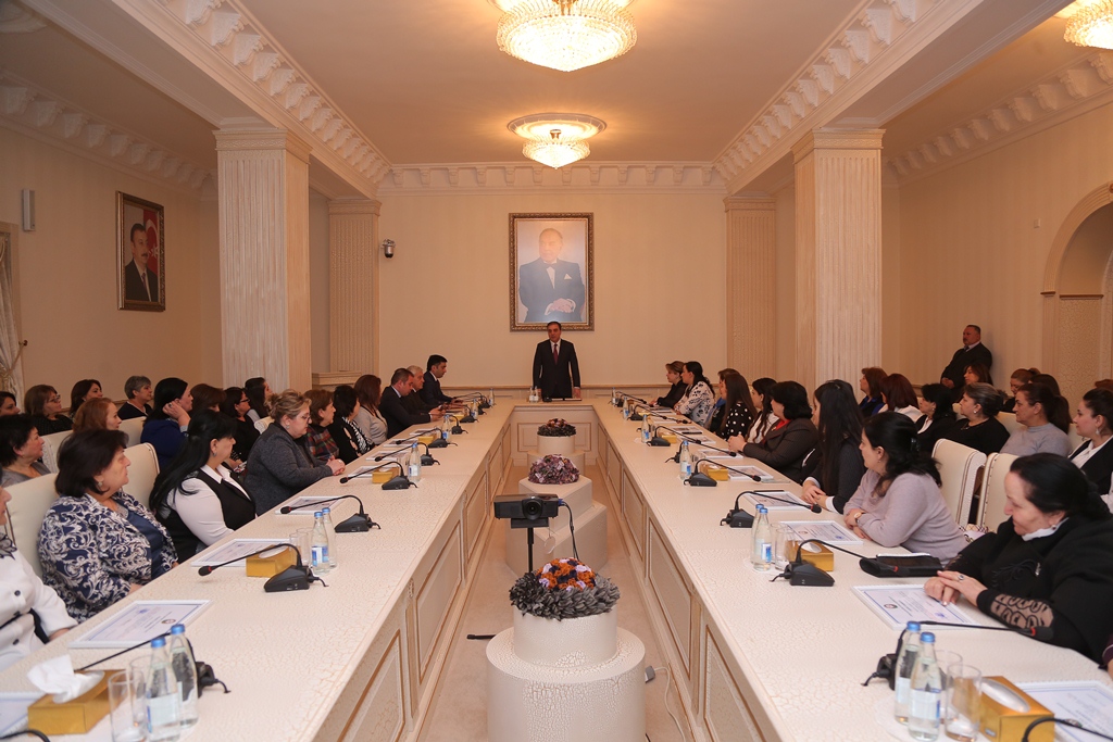 Gəncədə fərqlənən qadınlar mükafatlandırıldı - FOTO