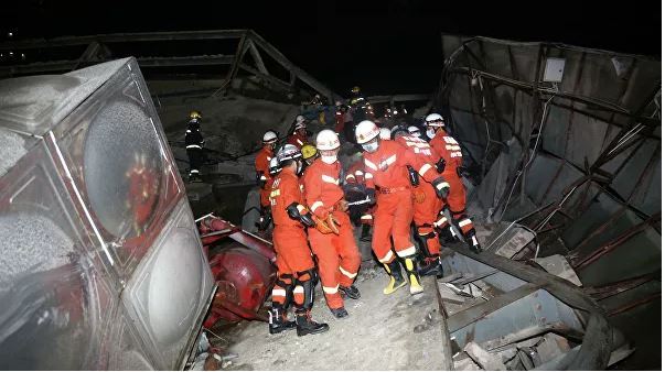 Çində otel çökdü: dağıntılar altından 50 nəfər çıxarıldı
