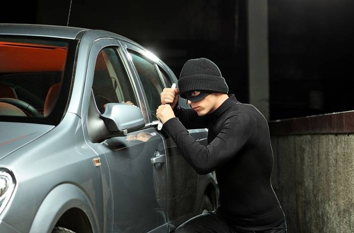 Tanınmış tarzənin maşınından oğurluq edən şəxs tutuldu