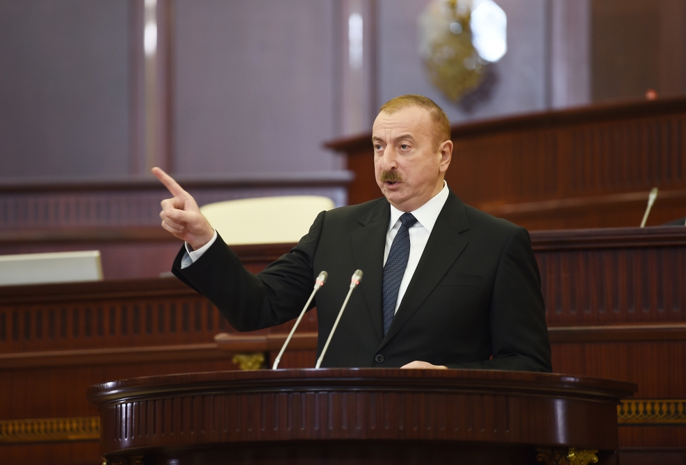 Prezidentdən məmurlara xəbərdarlıq: “O məktubları əvvəllər bəziləri gizlədirdilər” 