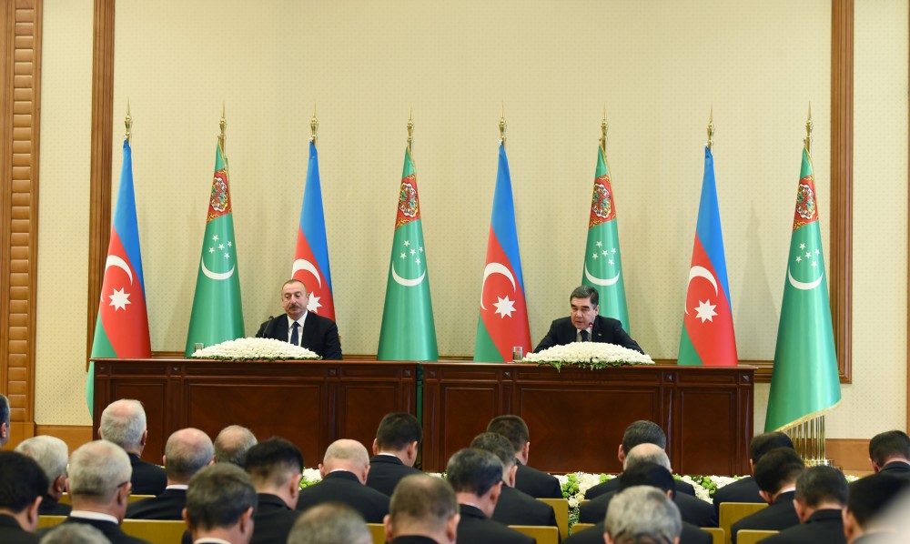 Prezidentlər mətbuata bəyanatlarla çıxış etdilər