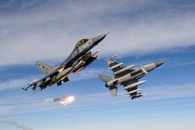 Türkiyə qırıcıları terrorçuları məhv etdi