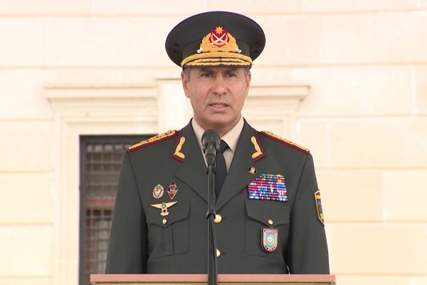 Vilayət Eyvazov rəisi işdən çıxardı