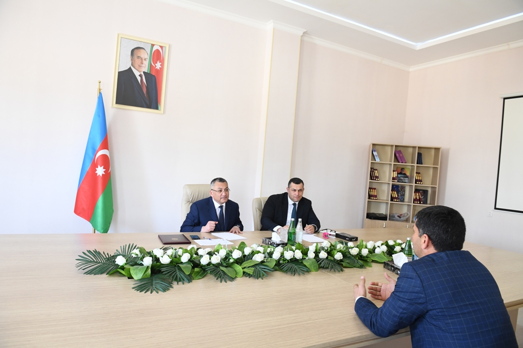 Dövlət Komitəsinin sədri və müavinləri bölgələrdə məcburi köçkünləri qəbul edib