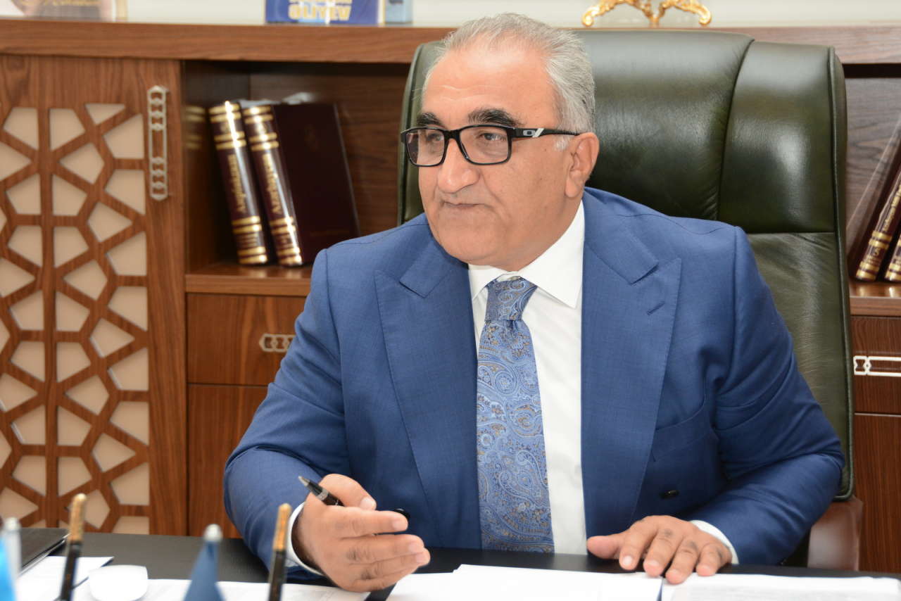 Rektor distant təhsilin faydalarından danışdı