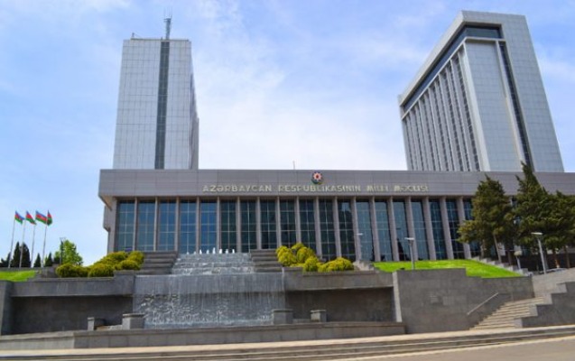 Parlamentin şöbə müdiri işdən azad olundu - FOTO