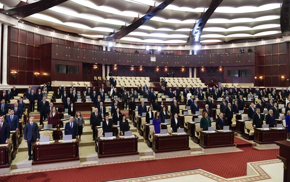 Parlamentin iclaslarının başlanma saatı dəyişdirilsin - Deputatdan təklif