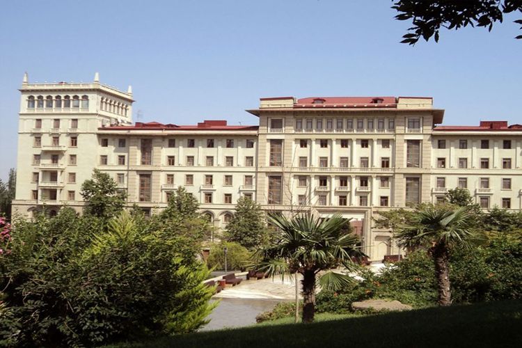 Azərbaycanda bir ay müddətində bütün kütləvi tədbirlər təxirə SALINDI