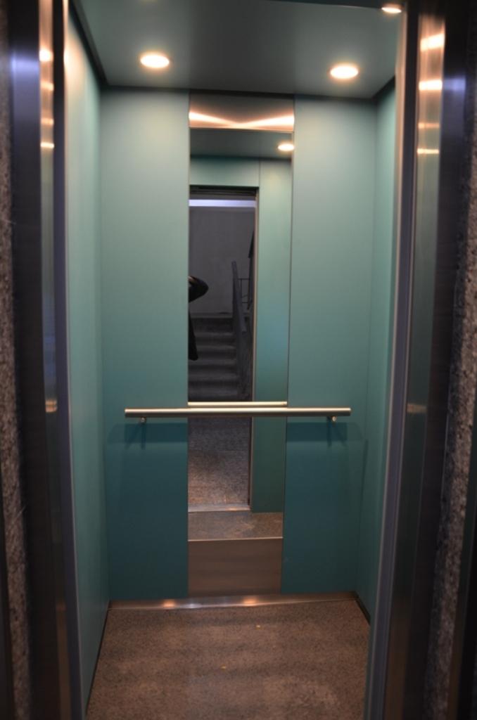 Bakıda liftdə qalan şəxs xilas edilib