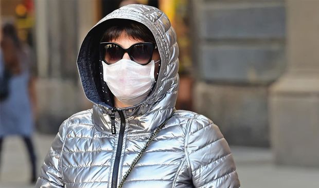 Yunanıstan hökuməti əhalini evdən çıxmamağa çağırdı