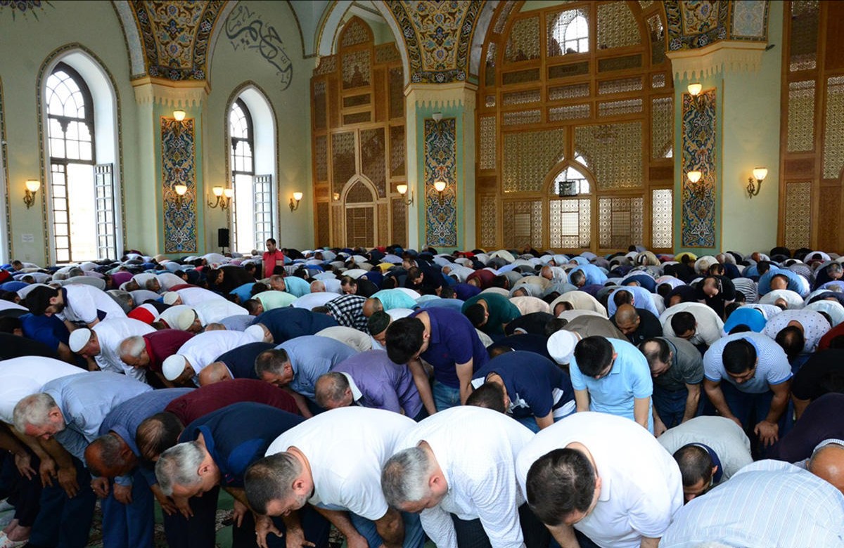 Məscidlərdə namaz mərasimləri ləğv edildi