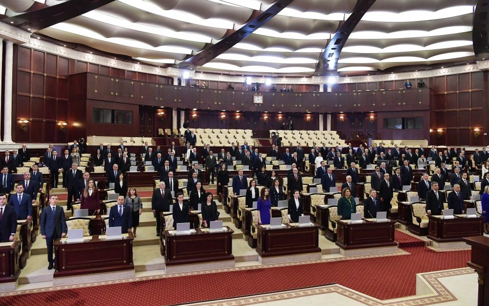 Milli Məclisin plenar iclasları dayandırıldı