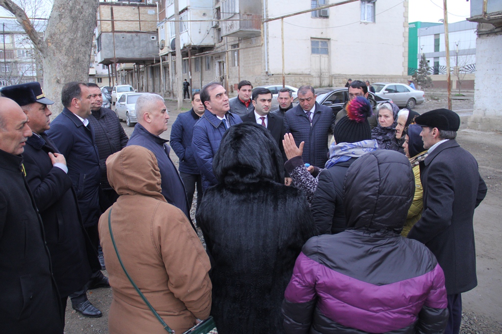Gəncənin icra başçısı sakinlərlə görüşə gəldi