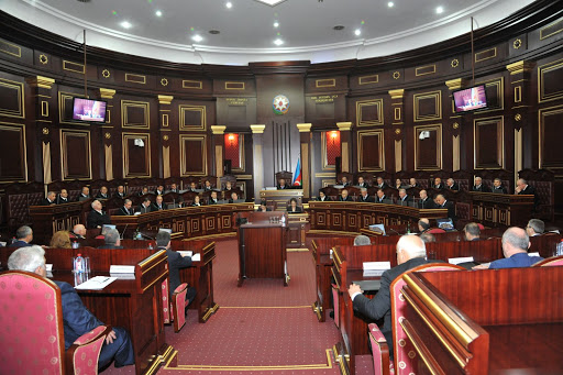 Ali Məhkəmə qərar verdi: Məhkəmə işləri təxirə salınır