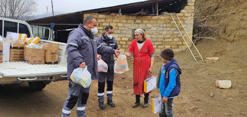 “AzerGold” QSC aztəminatlı ailələrə Novruz sovqatları paylayıb