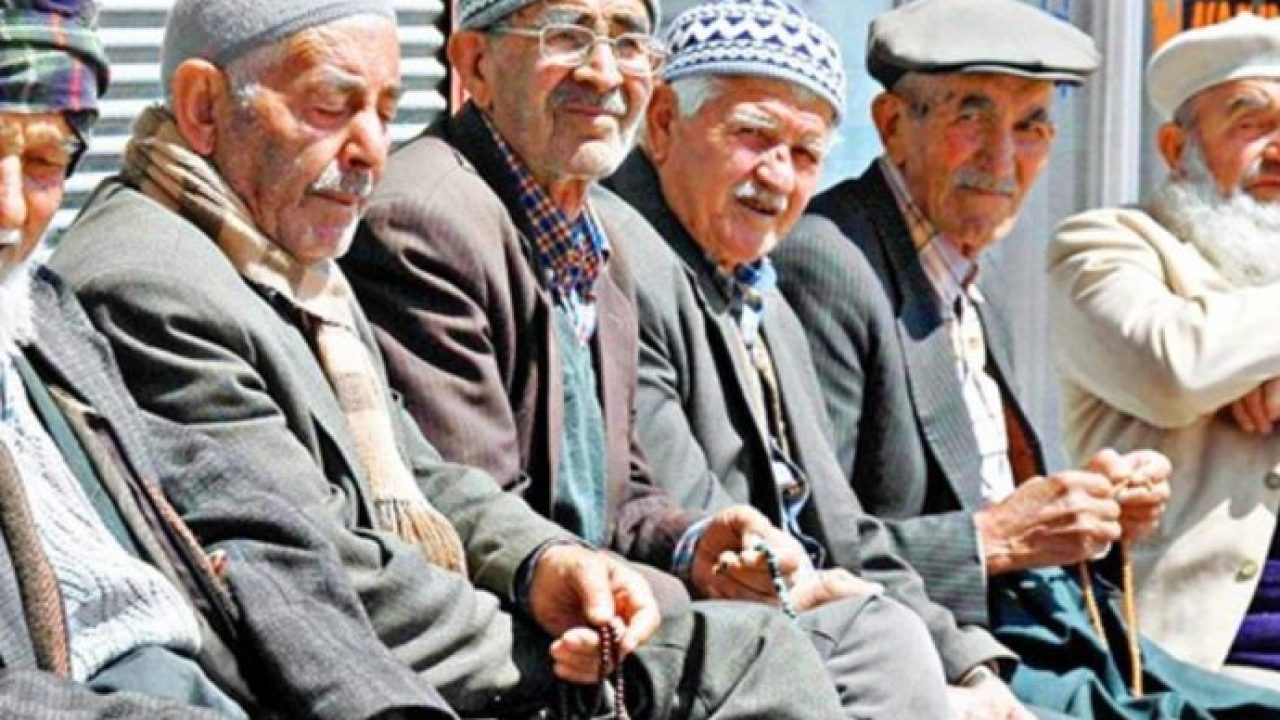 Türkiyədə evdən küçəyə çıxanlar cərimələnəcək