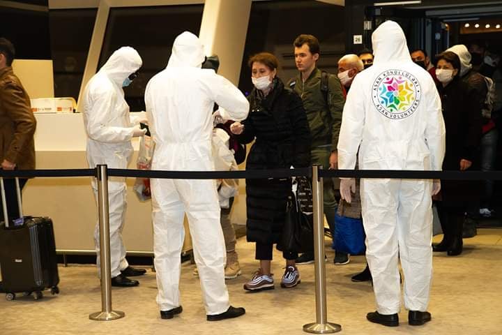 ASAN könüllüləri bu hava limanında vətəndaşlara xidmət göstərir