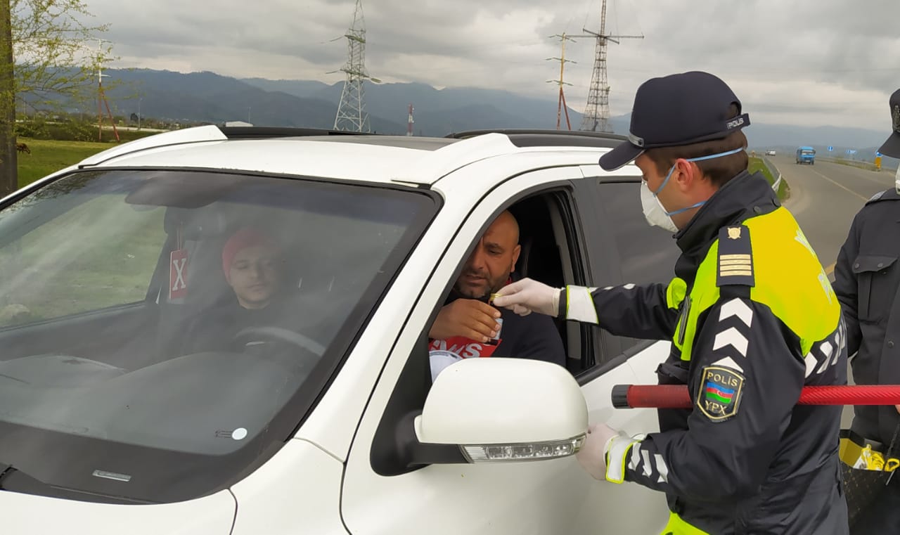 Sürücülərə tibbi maska və spirt paylanır - FOTO