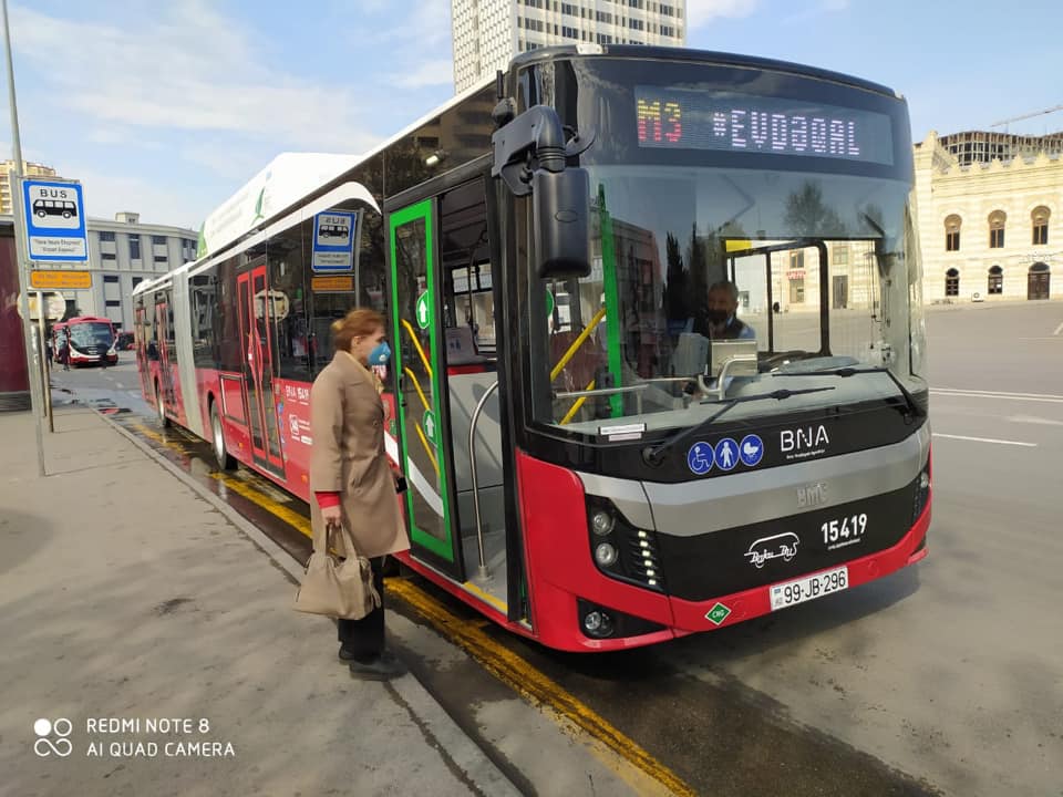 “Koroğlu”-“28 May” xəttinə 18 metrlik avtobuslar ÇIXARILDI